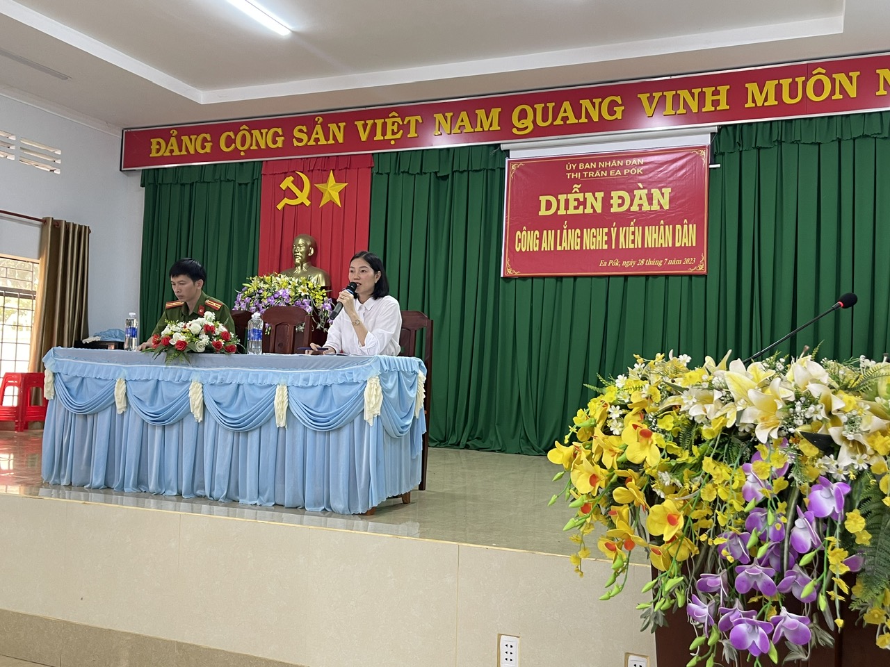 DIỄN ĐÀN CÔNG AN LẮNG NGHE Ý KIẾN NHÂN DÂN